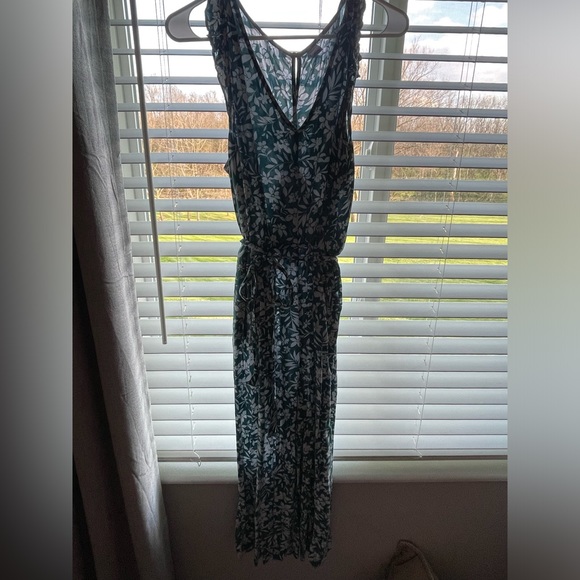 Old Navy Cropped Jumpsuit - Picture 3 of 4